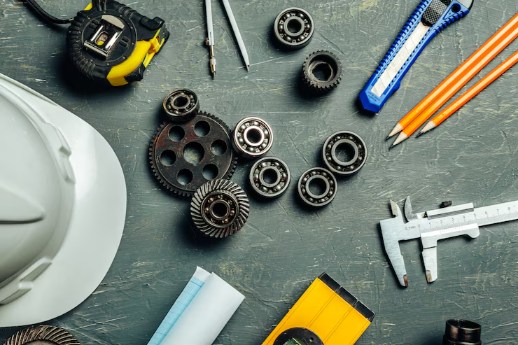 العدد والعدة الصناعية